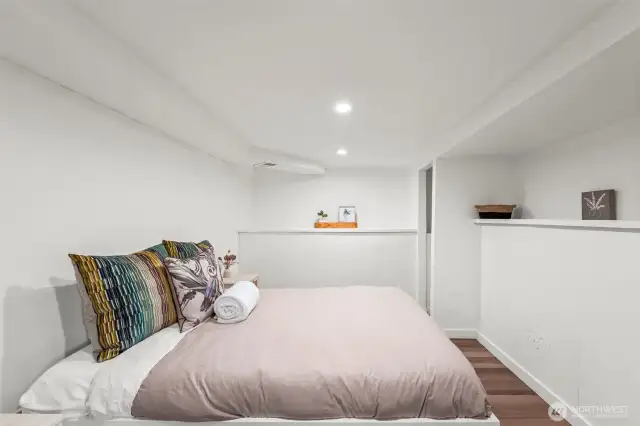 Finished room with closet lower level. Not a legal egress to be a bedroom