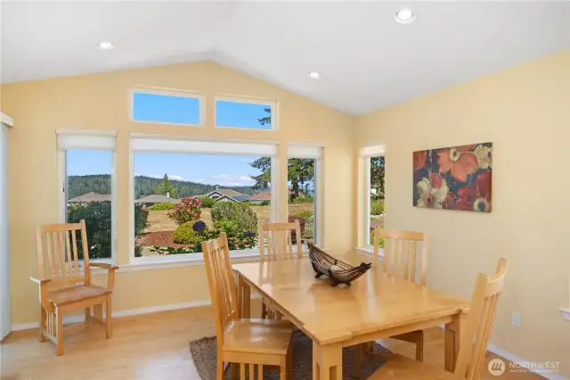 Lots of space for entertaining large groups.