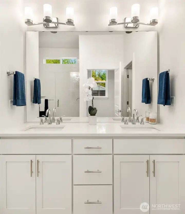 Dual vanity in primary bath