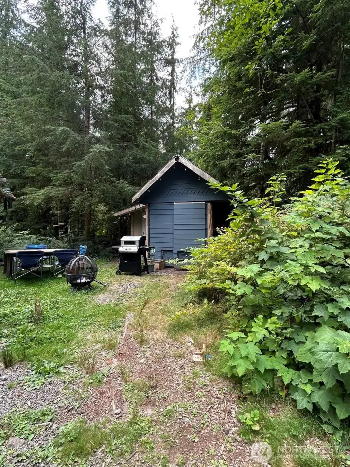 Storage container on site in 20x8x8 and will be available to view once under contract. It will be empty at closing.   PLEASE DO NOT ENTER!!