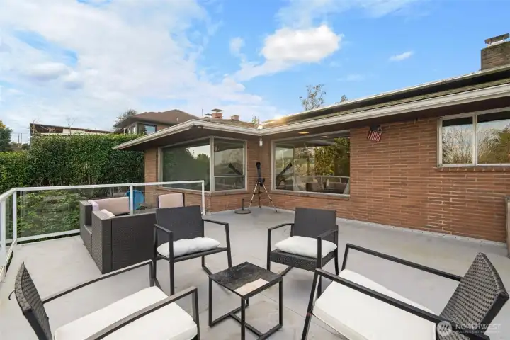 Spacious deck perfect for summertime fetes