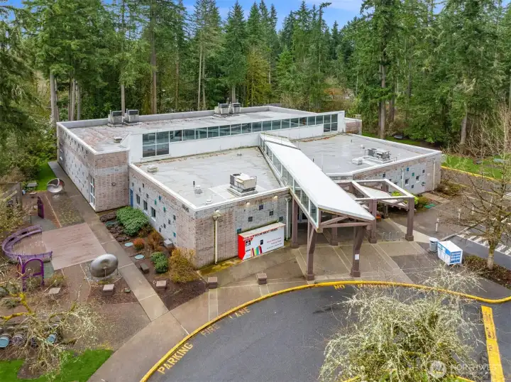 Woodinville liabrary is just steps away!