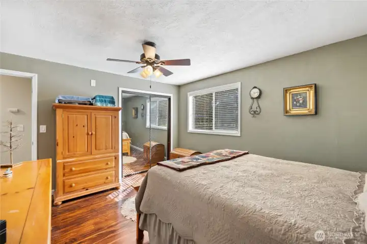 Primary Bedroom w/closet