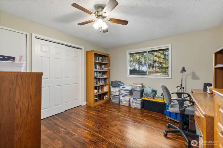 3rd bedroom w/closet