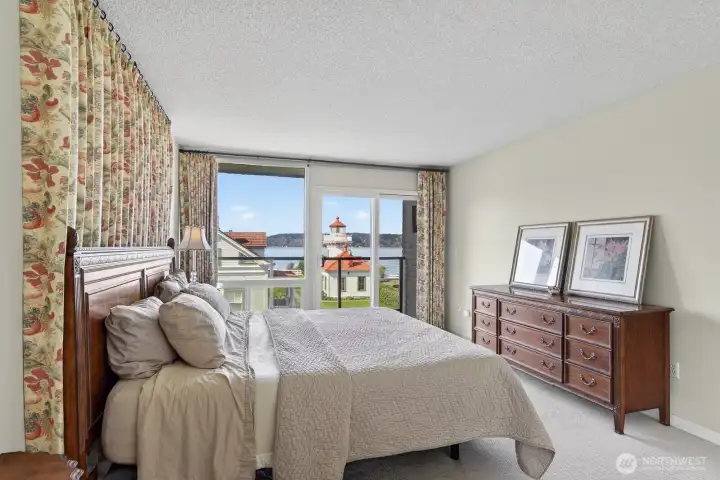 Wake up to views to the light house!