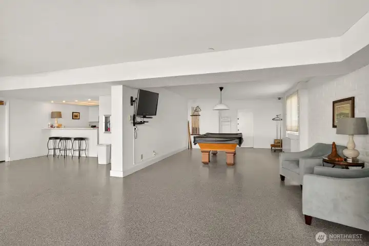 Bring the party here! Pool with pool table to entertain the guest.