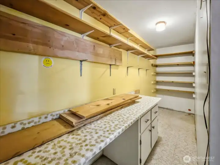 Large closet in the lower.