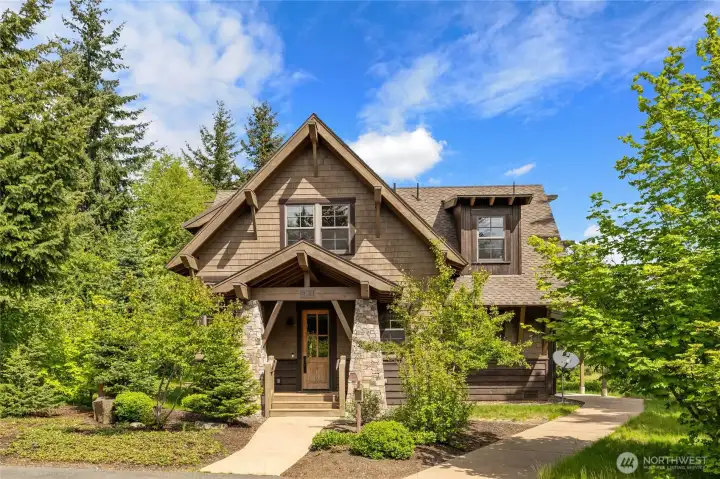 Welcome to 130 Saddle Ridge Loop, a lakefront lodge-style cabin, in the private and prestigious gated community of Tumble Creek.