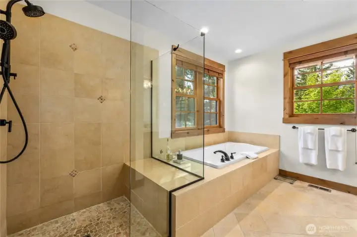 Relax the day away in this spa like ensuite and new shower faucet.