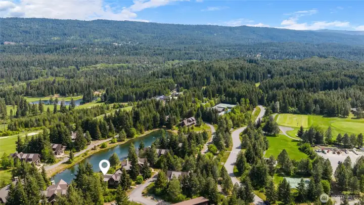Just a short stroll to the Great House restaurant, Hill House swim & fitness center, pro shop, and driving range.