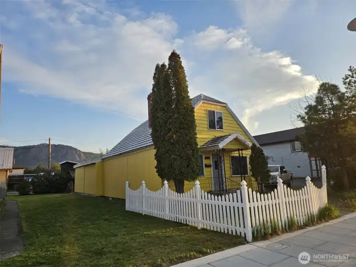 Cutest home in downtown Cle Elum!