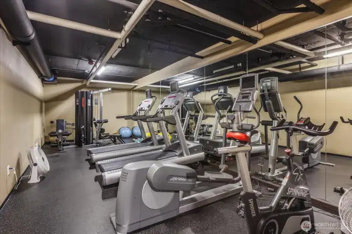 24/7 exercise room