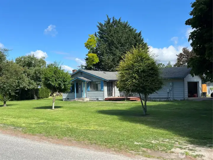Front yard. Fruit trees include cherry, peach, apple. Front yard. Fruit trees include cherry, peach, apple.