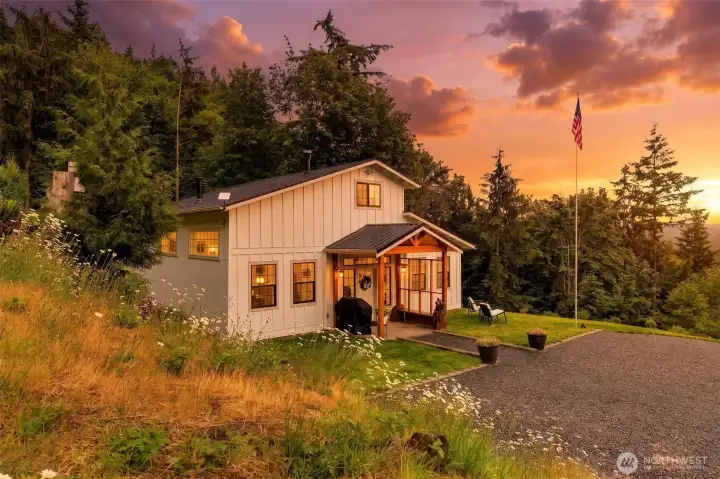 Second home on this 6 acre property. The Barn offers 3 bedrooms and 1 full bath, another chief inspired kitchen and primary on the main level.