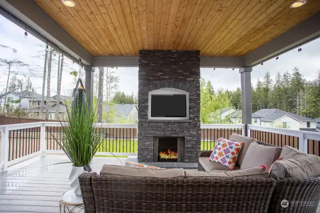 Covered Deck w/ outdoor fireplace
