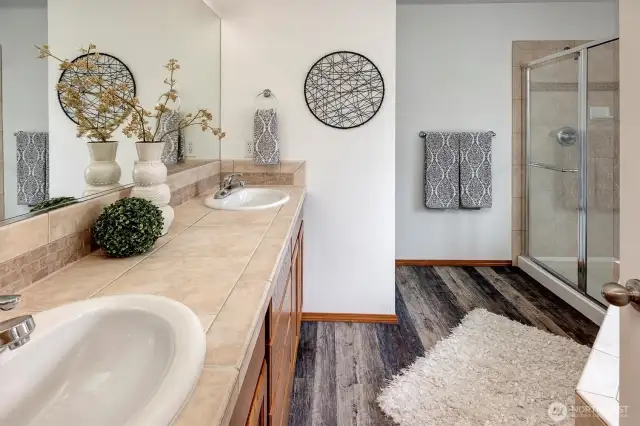 An en-suite bath with a double vanity and a deep soaking tub.