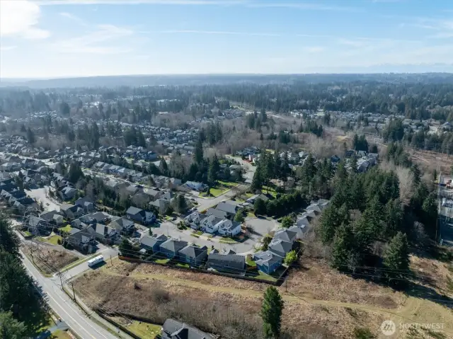 Easy access to Eastside via I-405 or HWY 9 and I-5 for Seattle commute. Near Alderwood Mall, parks, & Boeing Field.