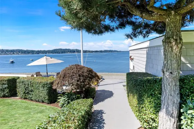 Your private boathouse to the right!
