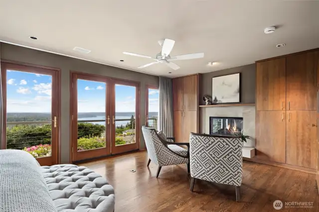 Primary bed sitting area