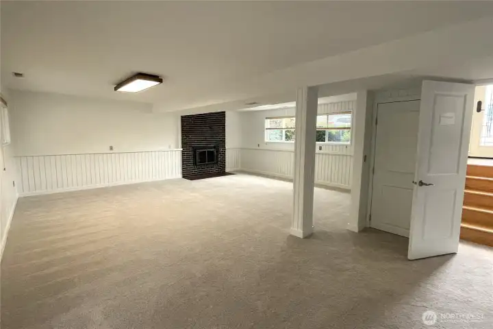 Large Bonus Space in Daylight Basement