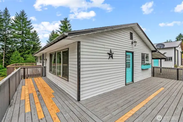 deck will be freshly painted 8/23