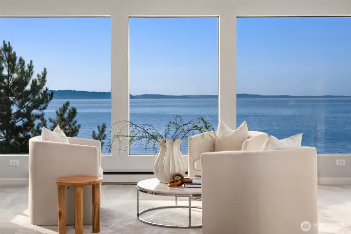 Three levels of stellar vistas thanks to walls of picture windows, sliding doors opening on large decks and patios: a true indoor-outdoor feel. Breathe in the sea air, listen to the seals bark from their resting platforms and catch occasional pods of whales, porpoises or soaring eagles just before you.
