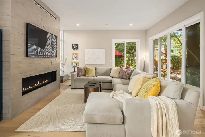 Large, comfortable and easy to relax and gather