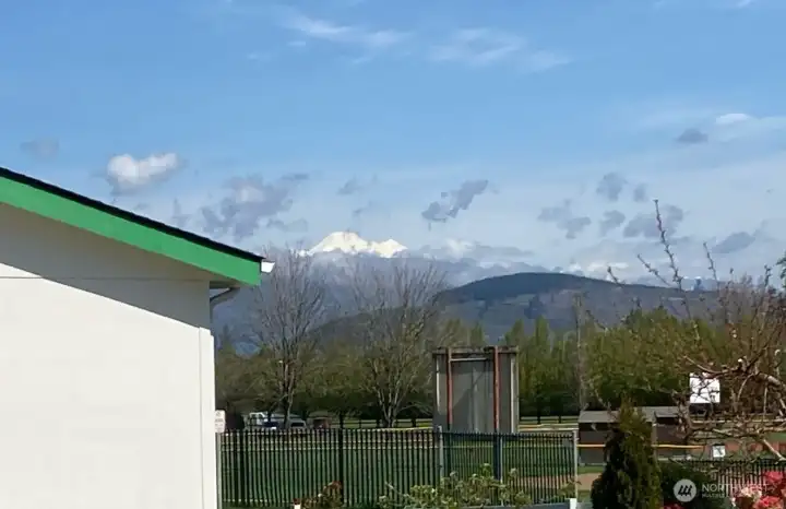 View of Mount Baker, zoomed in
