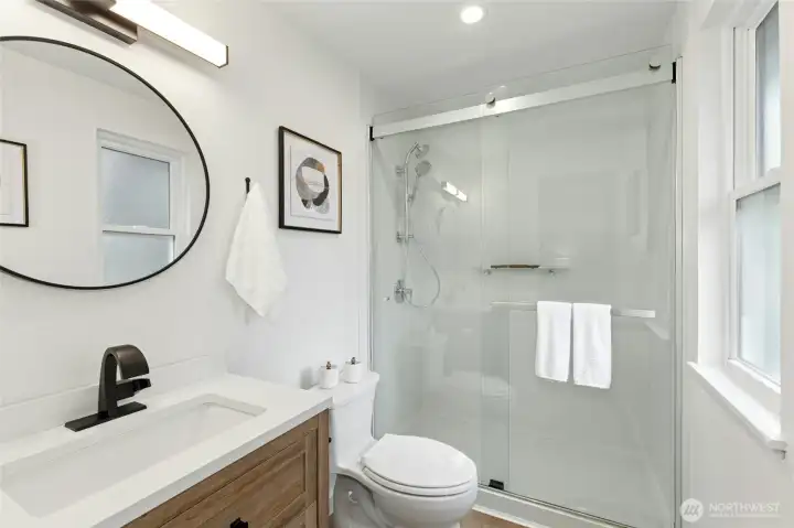 En Suite bath, newly renovated!