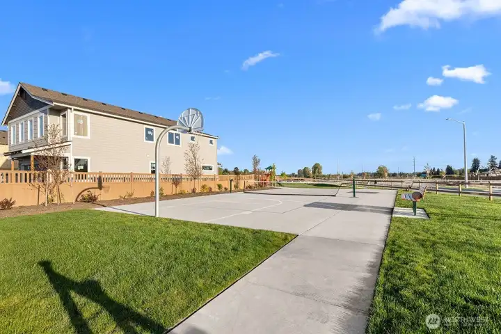 Community Park   Photographs are for illustrative purposes only. Features, finishes, interior/exterior colors, landscaping an shown may vary