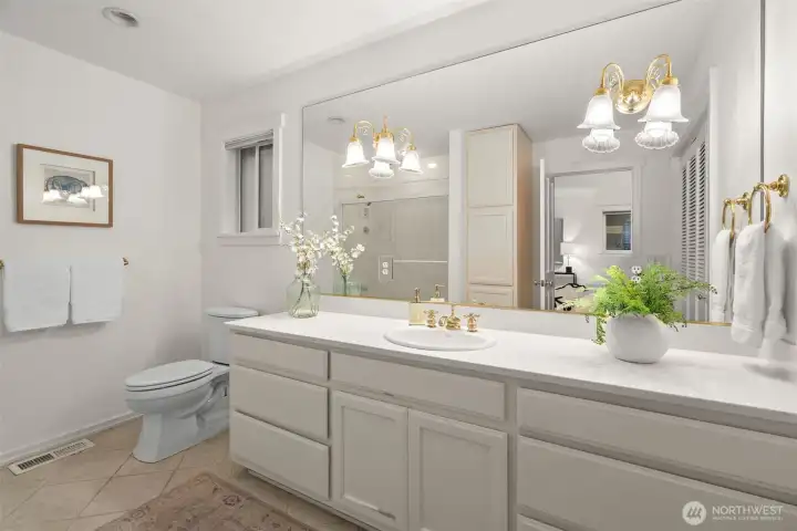 The full bathroom serving the primary bedroom.