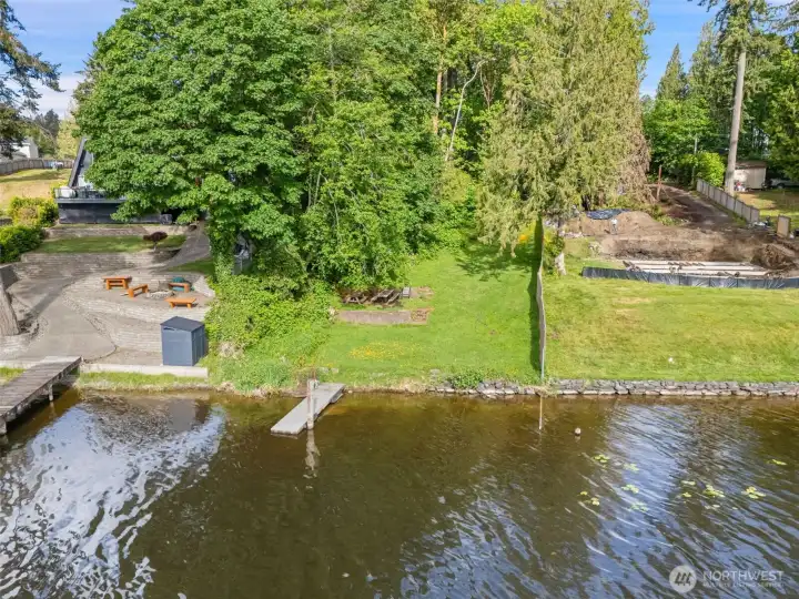 Community access to Long Lake great for picnic, BBQ private doc