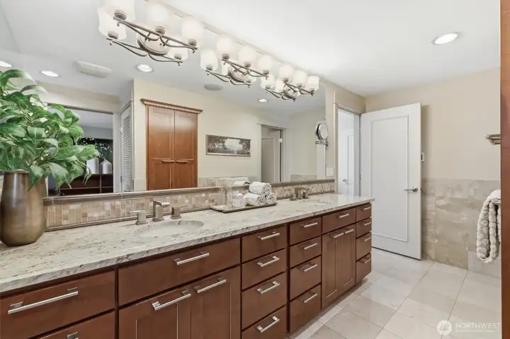 Palatial en-suite bath with extra-large vanity & dual sinks.