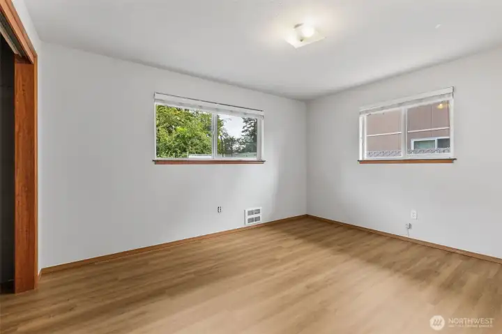 Large bedroom #1