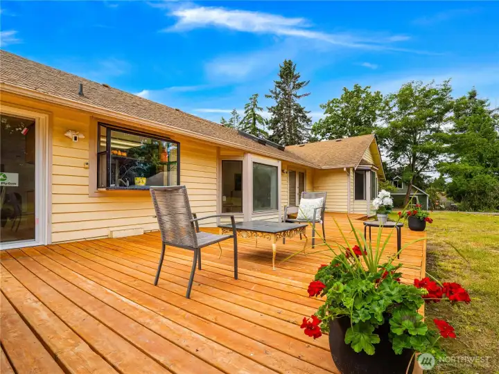 New beautiful deck off the back of the house. New beautiful deck off the back of the house.