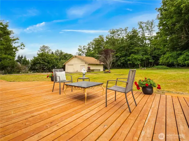 New deck is perfect for you to relax and enjoy the peaceful property, New deck is perfect for you to relax and enjoy the peaceful property,