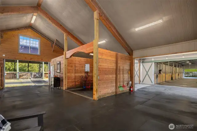 Seamless connection between barns