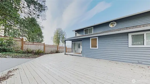 Large patio/deck at front entrance