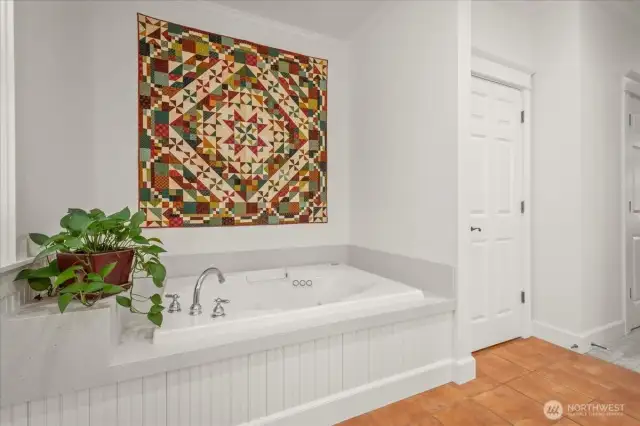 Ensuite Bathroom-Jetted Tub
