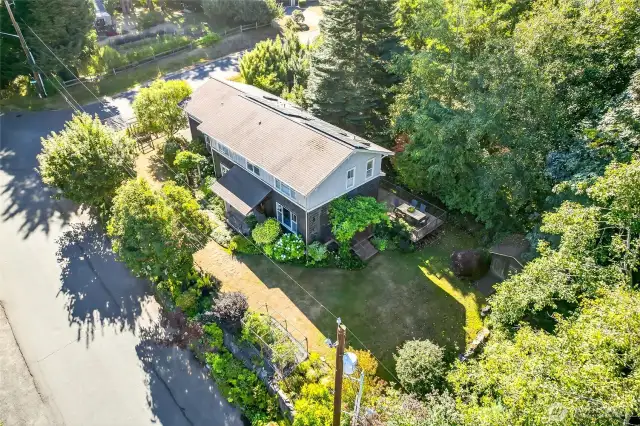 Conveniently located near Sehome Village, Lake Padden, downtown and Fairhaven