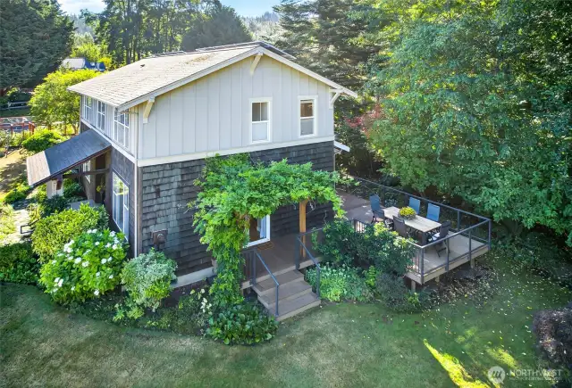 Beautiful new deck for entertaining