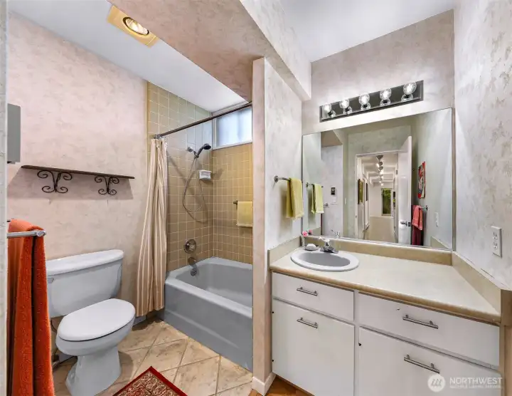 Full guest bath right outside second bedroom for convenience