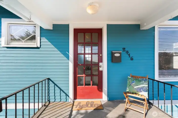 2416 Upper unit entrance