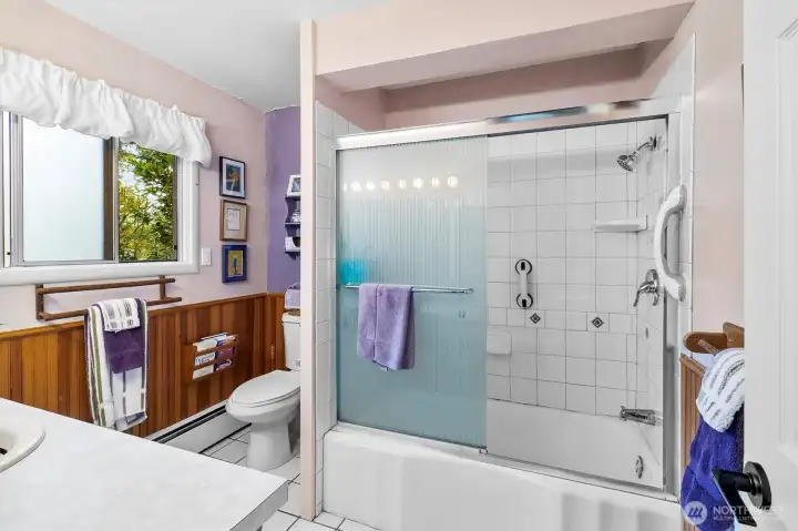 Full size bathroom