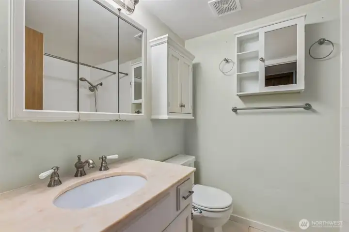 Full bath attached to primary