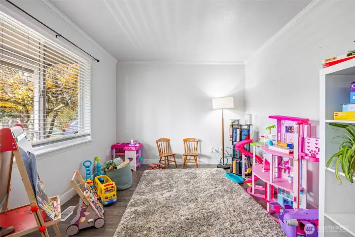 Den/Playroom / Bonus space