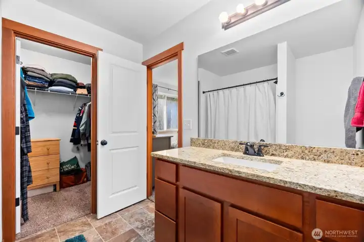 Primary bedroom bathroom