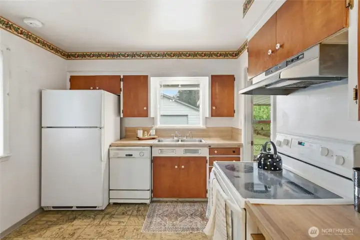 Kitchen - Main floor