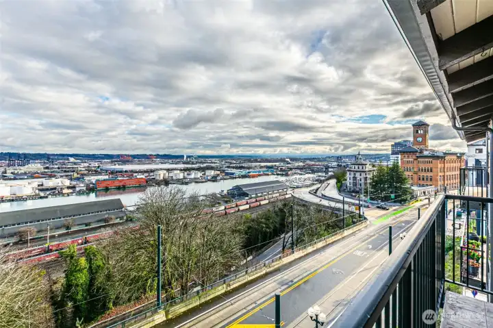 Fun weather watching looking towards the Cascade Mountains.