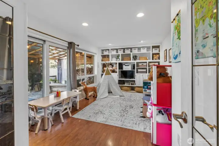Bonus room - currently being used for a play room - built-in shelves